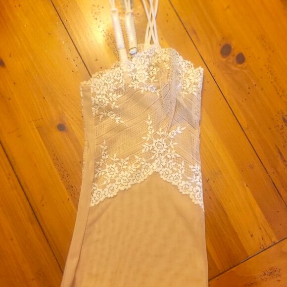 Wacoal Blush & Lace Camisole - Size L (fits like a M) - Picture 9 of 9